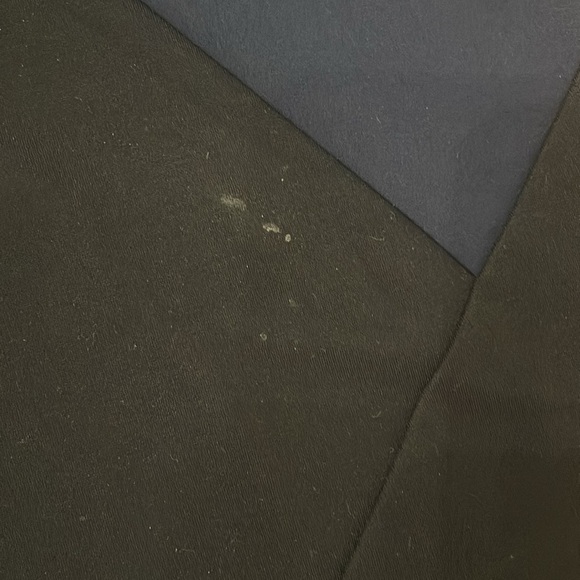 DKNY Blue & Black Embellished Structured Colorblock Top size medium - Picture 3 of 9